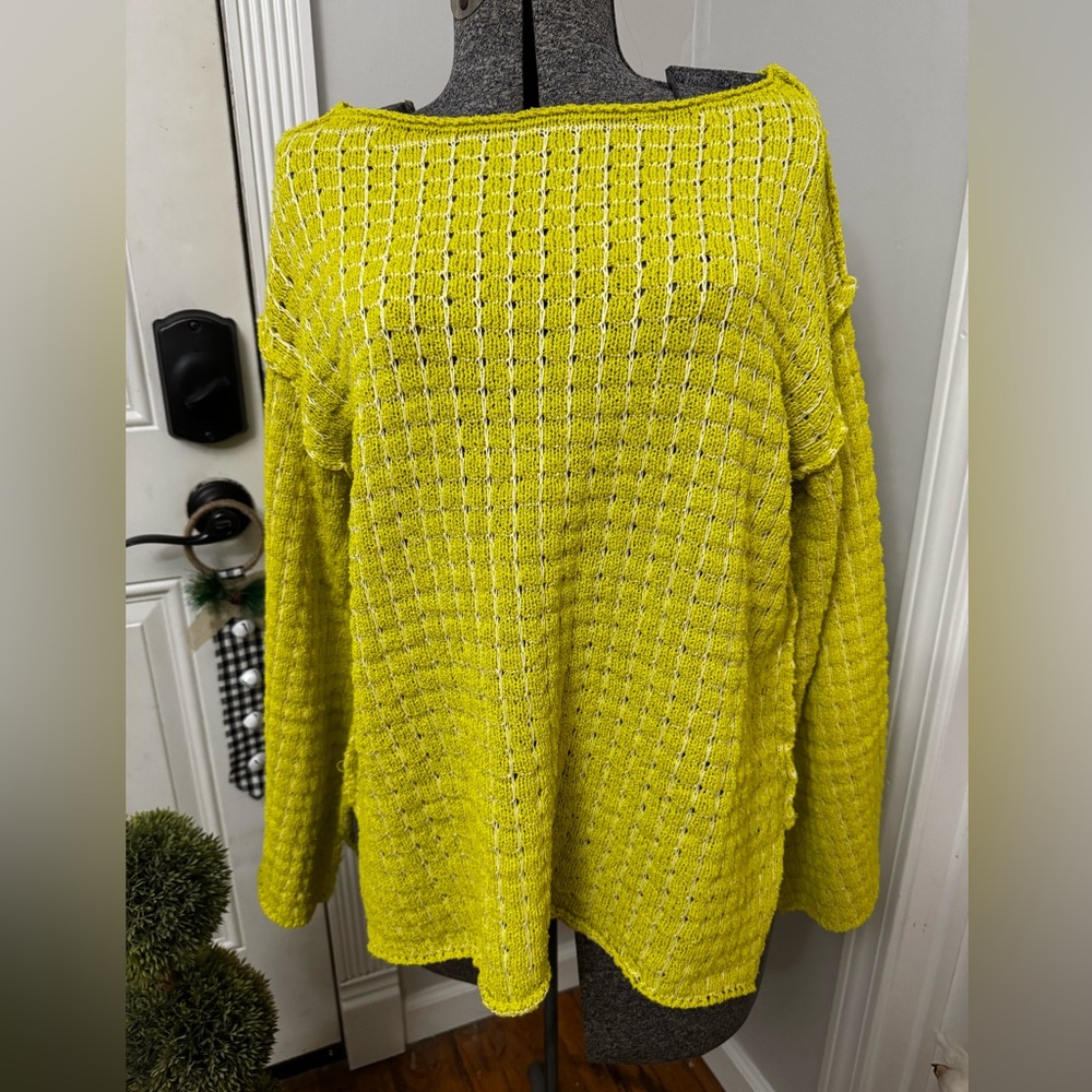 Women’s Davi & Dani Reverse Stitch Sweater w/ Bell Sleeves NWT Small